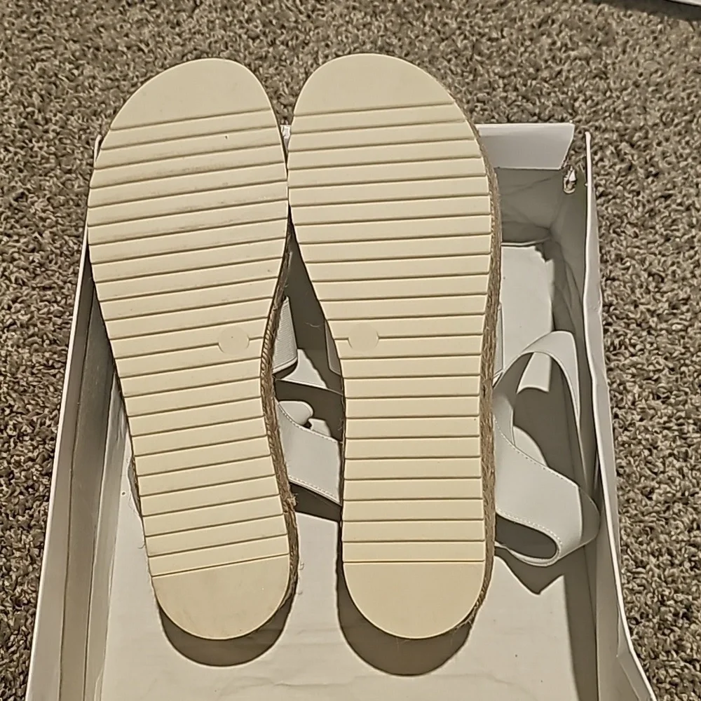 Madden Girl Espadrille Sandal New in Box Size 10 White - Picture 3 of 3